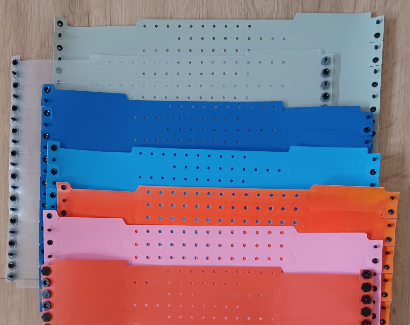 Restposten Identbänder Vinyl unbedruckt Restposten Identbänder Vinyl unbedruckt