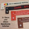 Festivalbändchen mit selbstschließendem Druckknopf-Verschluss (Clip-Verschluss) gegen zu enges Zuziehen