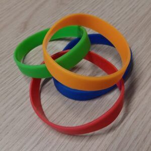Silikonbänder in bunten Neon-Farben ab Lager für Kinder Silikonbänder in bunten Neon-Farben ab Lager für Kinder