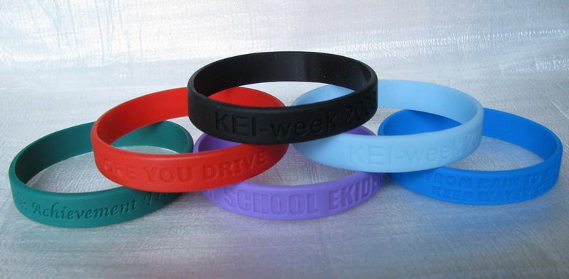 Silikonarmbänder mit Tiefen-Prägung personalisiert Silikonarmbänder mit Tiefen-Prägung personalisiert