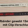 Festivalbändchen aus Stoff mit Clip-Verschluss (Druckknopf-Verschluss) gegen enger ziehen. Kein Abschnüren Handgelenk.