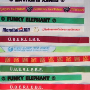 Stoffbänder mit Schnalle zum Öffnen und wieder Verschließen