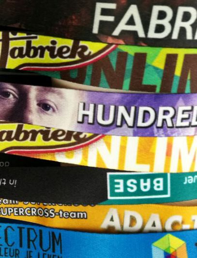 Lanyard (Schlüsselband) mit mehrfarbigem buntem Logo bedruckt (Sublimationsdruck) Lanyard (Schlüsselband) mit mehrfarbigem buntem Logo bedruckt (Sublimationsdruck)