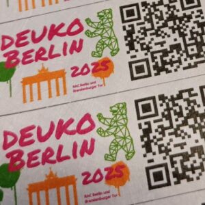 Tyvek Einlassband mehrfarbig randlos bedruckt mit QR-Code Tyvek Einlassband mehrfarbig randlos bedruckt mit QR-Code