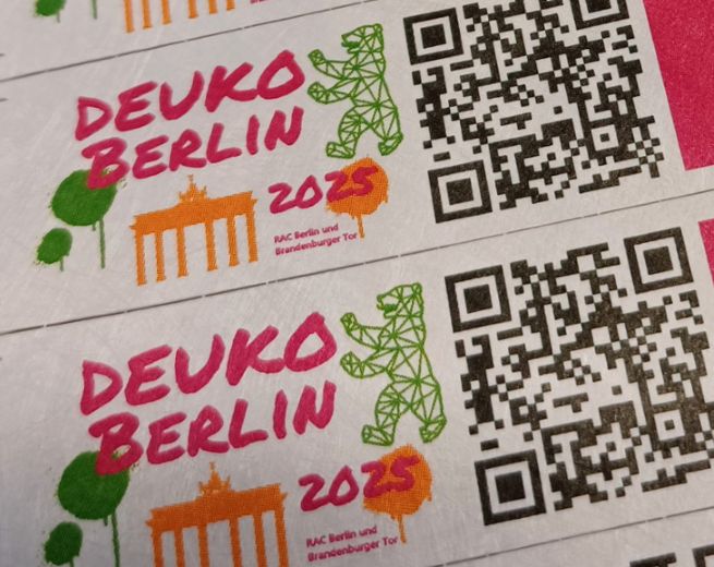 Tyvek Einlassband mehrfarbig randlos bedruckt mit QR-Code Tyvek Einlassband mehrfarbig randlos bedruckt mit QR-Code