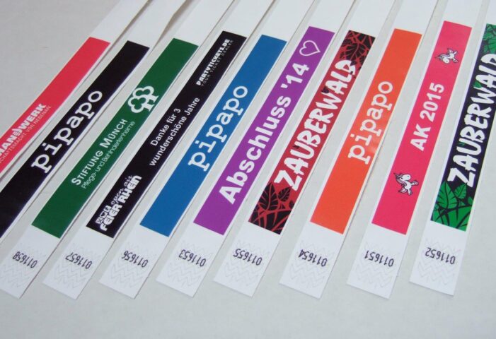 Einlassbänder Tyvek (Papier) mit mehrfarbigem Flächendruck Einlassbänder Tyvek (Papier) mit mehrfarbigem Flächendruck