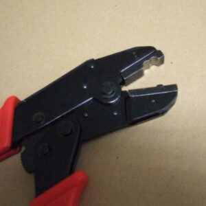 Handplombenzange zum Verschließen von Stoffbänder mit extra großem Maul, damit nichts klemmt