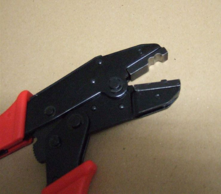 Handplombenzange zum Verschließen von Stoffbänder mit extra großem Maul, damit nichts klemmt Handplombenzange zum Verschließen von Stoffbänder mit extra großem Maul, damit nichts klemmt