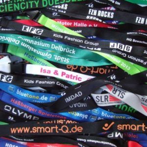 bedruckte Schlüsselbänder mit Verschluss und Safetyclip